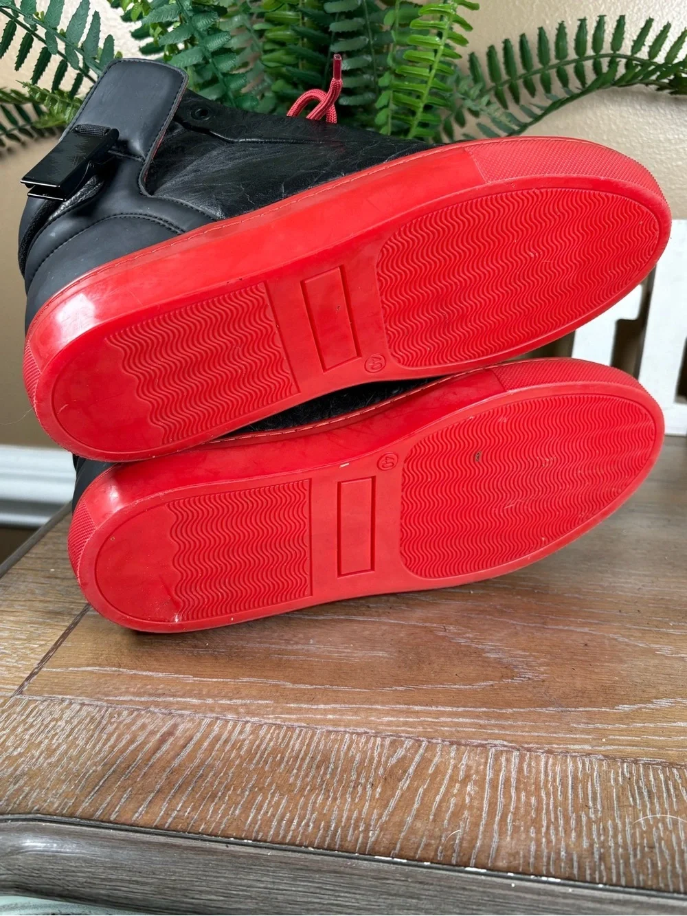 Leandro Lopes Men's Black High-Top Sneakers with Red Soles and Laces Size 7